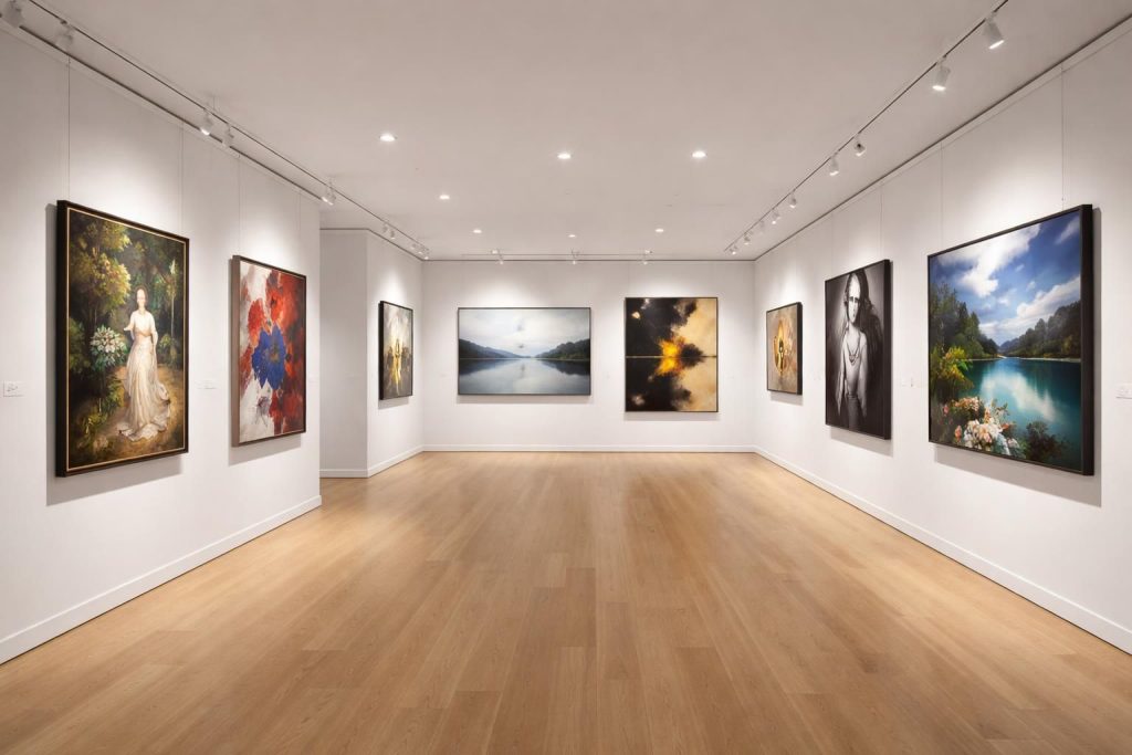Galeries et murs d&rsquo;art pour exposer vos œuvres avec système de rails et éclairage muséal